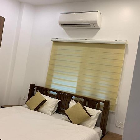 Carlton Hotel Mumbai - Behind Taj Mahal Palace Colaba Mumbai Room photo